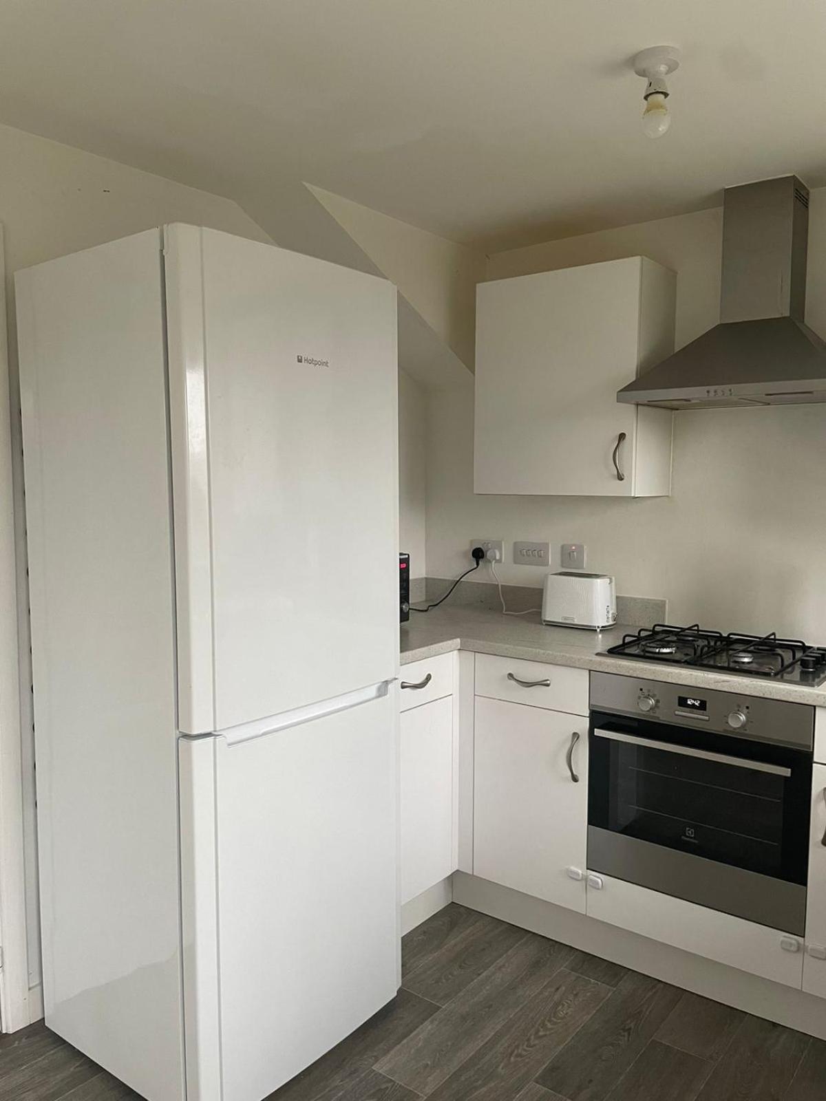 Village House St Mellons - Close To A48 And M4 Cardiff Bagian luar foto